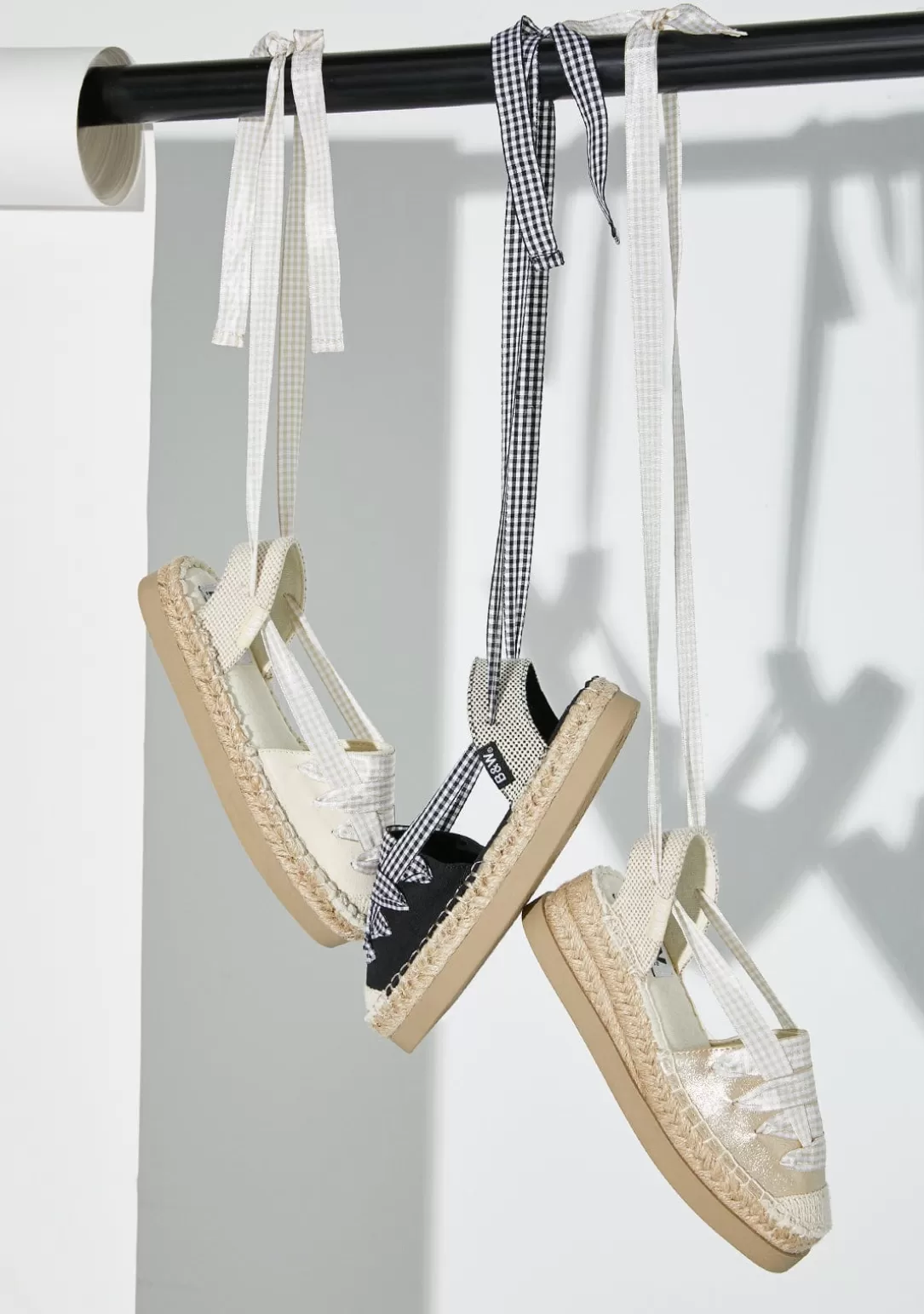 alpargatas_de_nia_cua_metalizado_oro_bw_5.webp Conguitos Alpargatas | Alpargatas^Alpargatas De Niña Cuña Metalizado Oro B&W