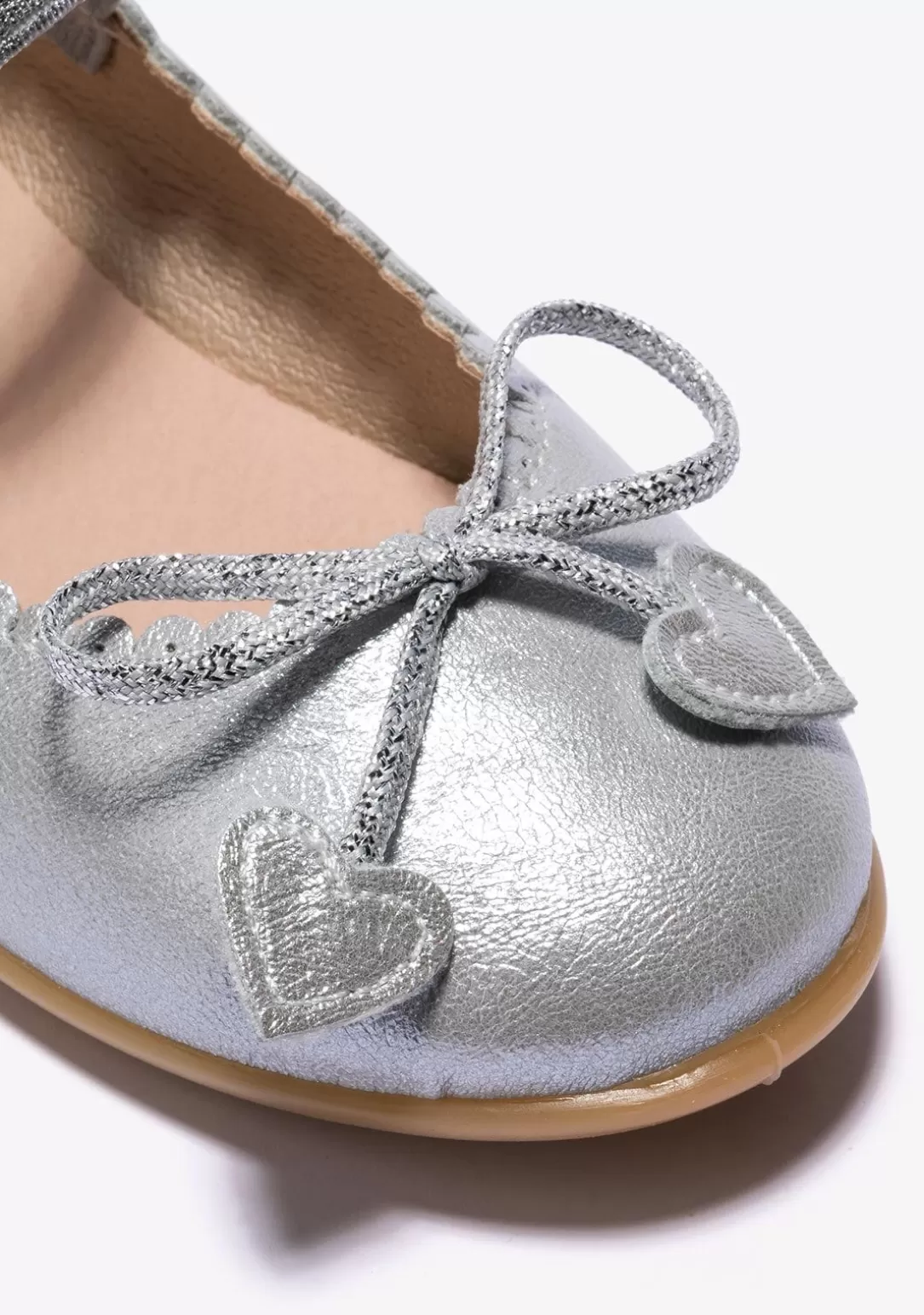 bailarinas_de_nia_lazo_corazones_metalizado_plata_2.webp Conguitos Zapatos De Ceremonia | Bailarinas^Bailarinas De Niña Lazo Corazones Metalizado Plata