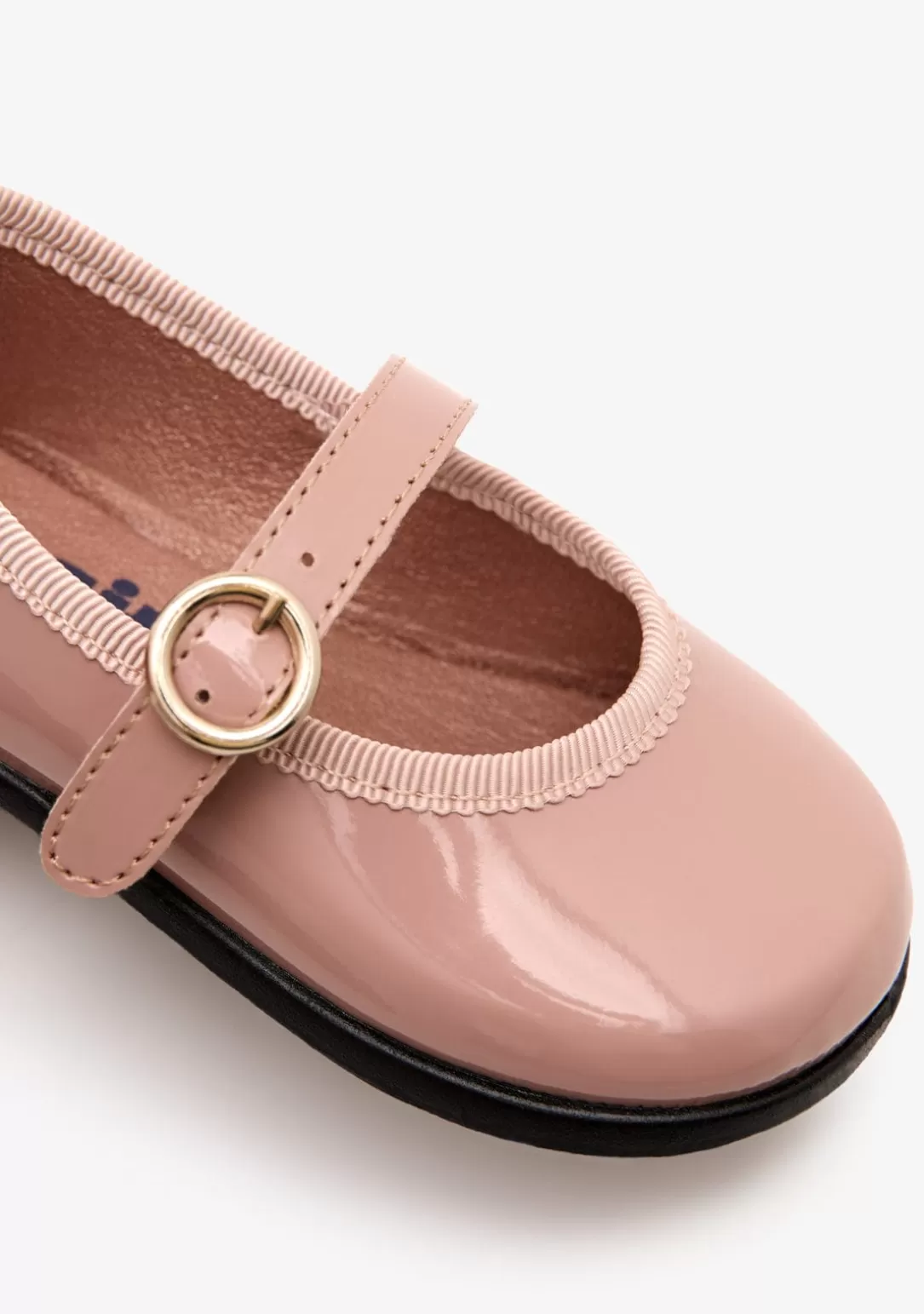 bailarinas_efecto_charol_hebilla_rosa_2.webp Conguitos Bailarinas | Zapatos De Ceremonia^Bailarinas Efecto Charol Hebilla Rosa