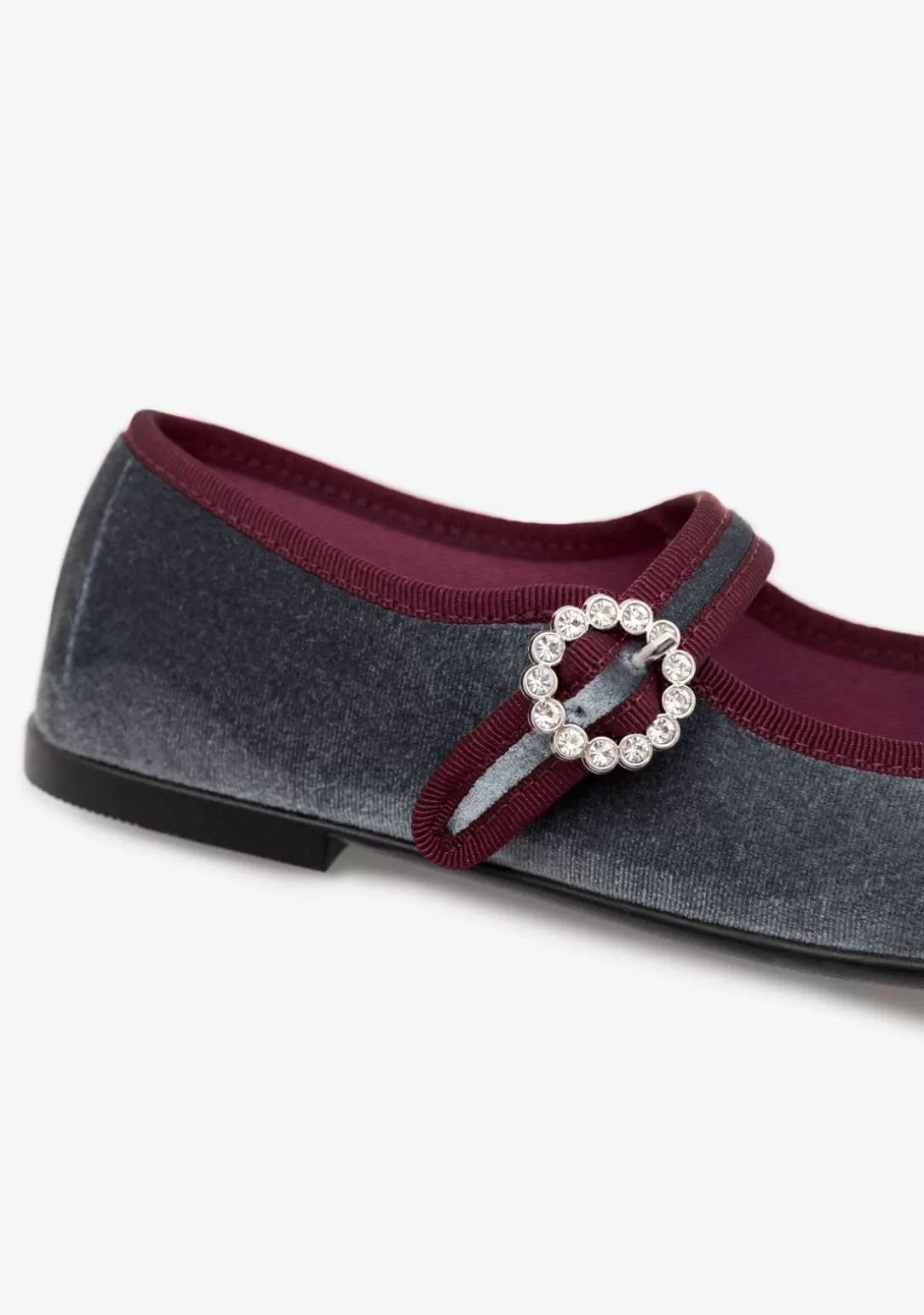 bailarinas_terciopelo_gris_bw_2.webp Conguitos Zapatos | Bailarinas^Bailarinas Terciopelo Gris B&W