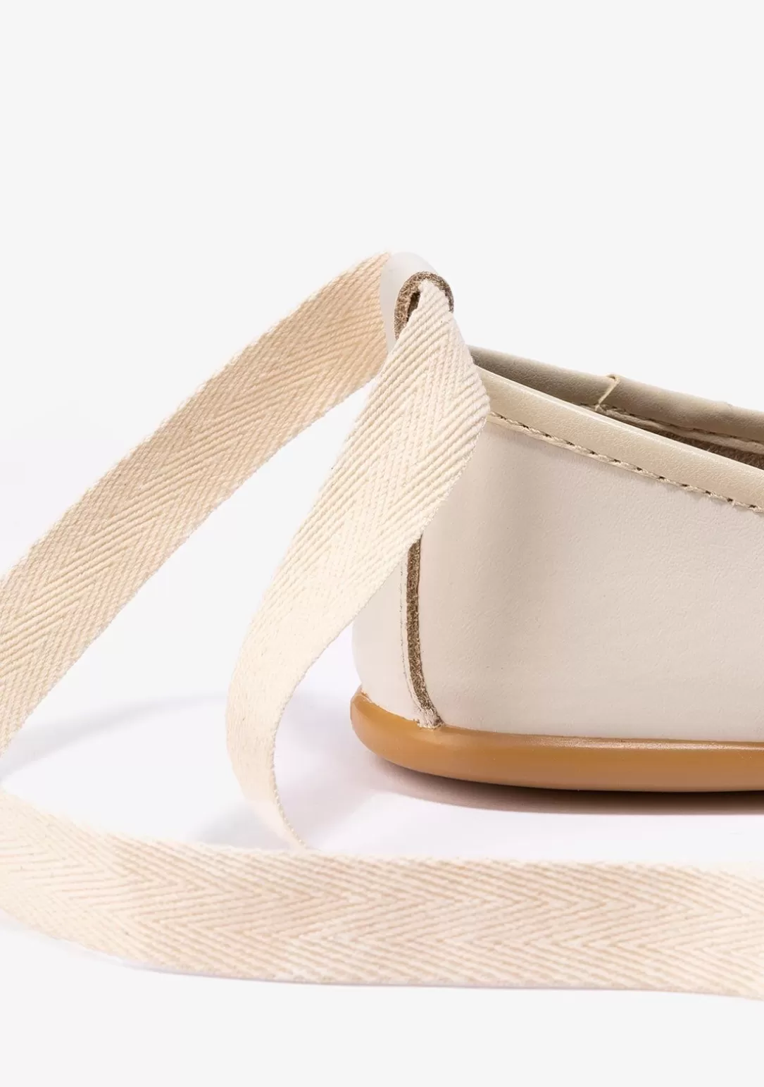 bailarinas_tira_arena_bw_3.webp Conguitos Zapatos | Zapatos De Ceremonia^Bailarinas Tira Arena B&W