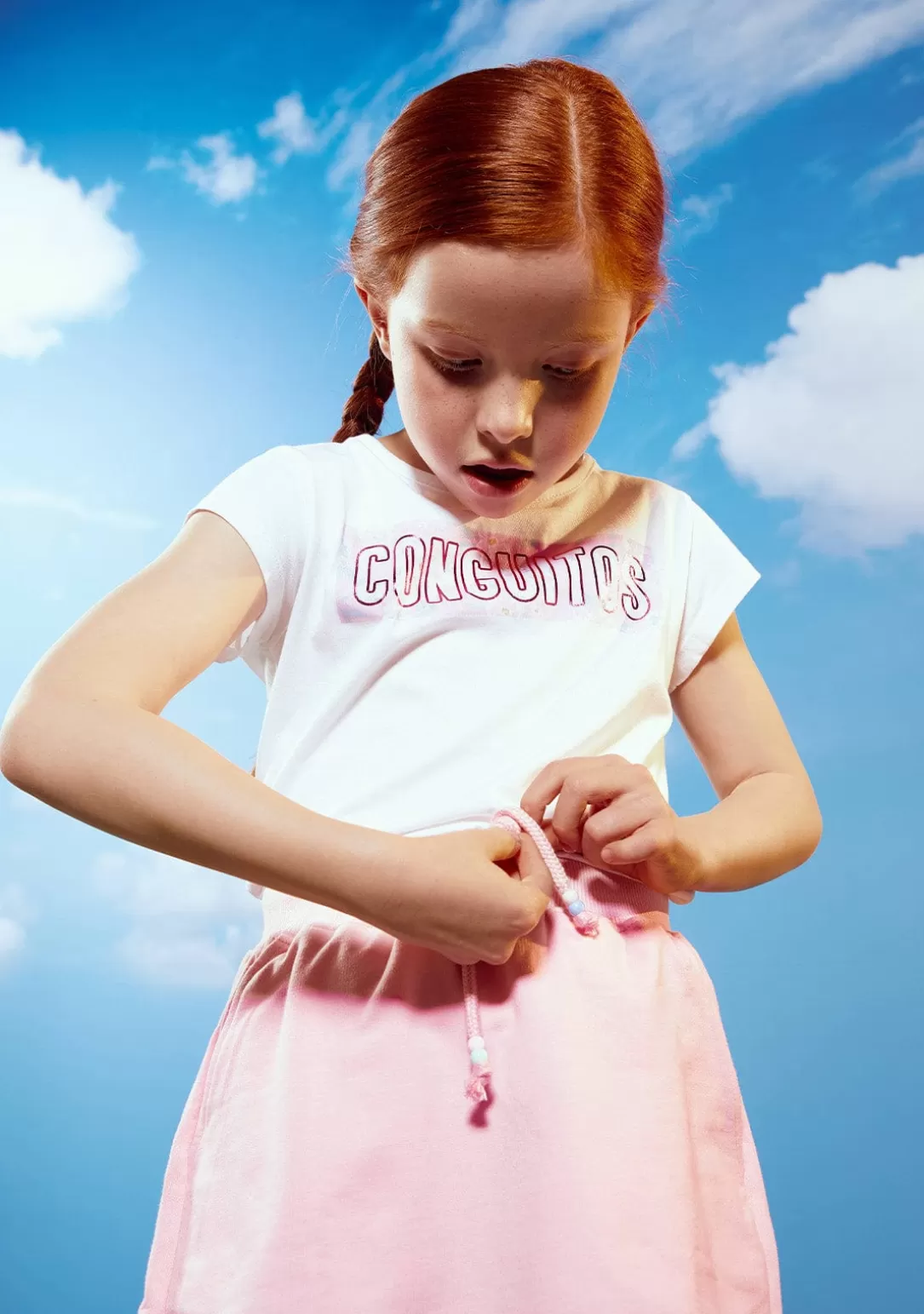 camiseta_flores_blanco_4.webp Conguitos Camisetas^Camiseta Flores Blanco