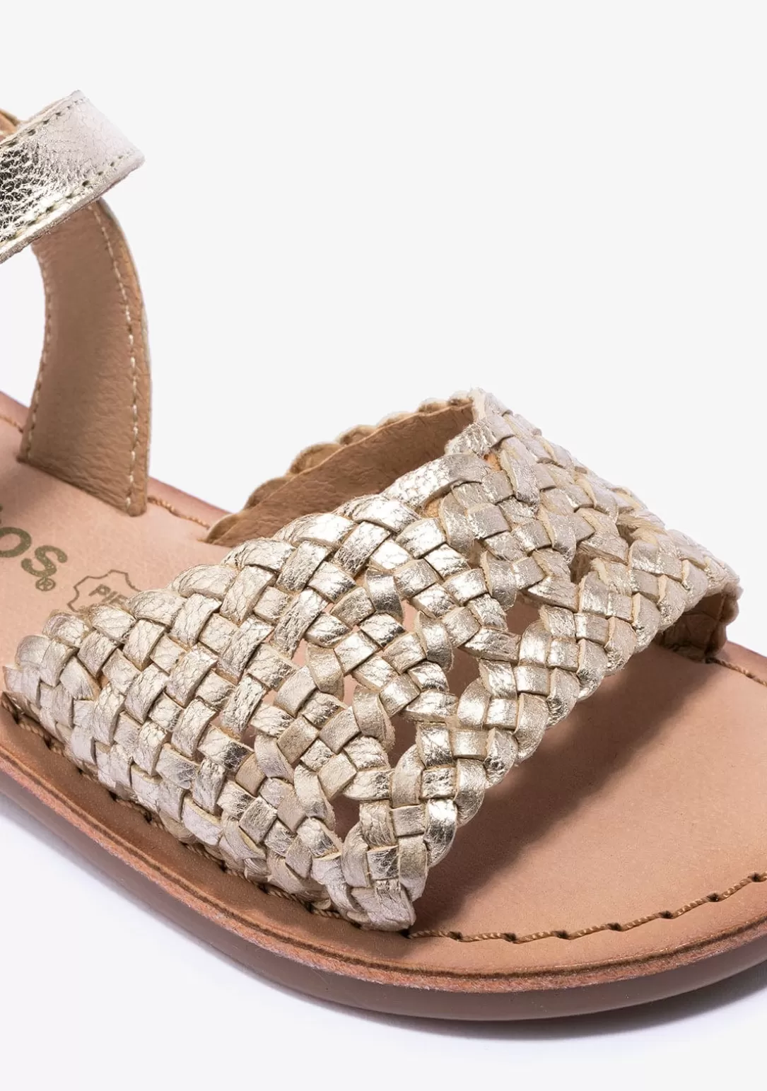 sandalias_de_nia_hebilla_textura_napa_oro_2.webp Conguitos Sandalias | Zapatos De Ceremonia^Sandalias De Niña Hebilla Textura Napa Oro