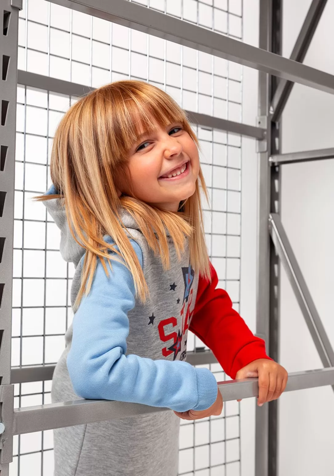 vestido_de_nia_color_block_capucha_gris_7.webp Conguitos Vestidos Sudadera | Vestidos^Vestido De Niña Color Block Capucha Gris